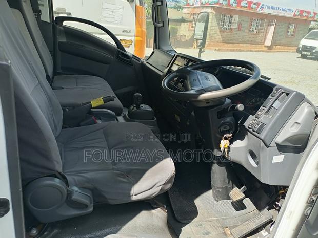 Isuzu Elf Fridge - thumbnail 12