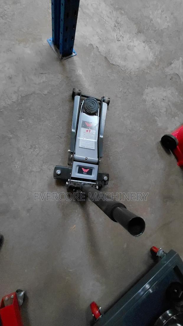 Heavy Duty 4000kg(4t) Hydraulic Trolley Jack - thumbnail 3
