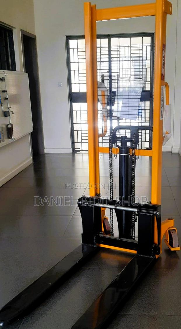 Aico Japan Manual Stacker Capacity 1.5 Tonnes (1500kgs) Height 3 Mtrs - main view