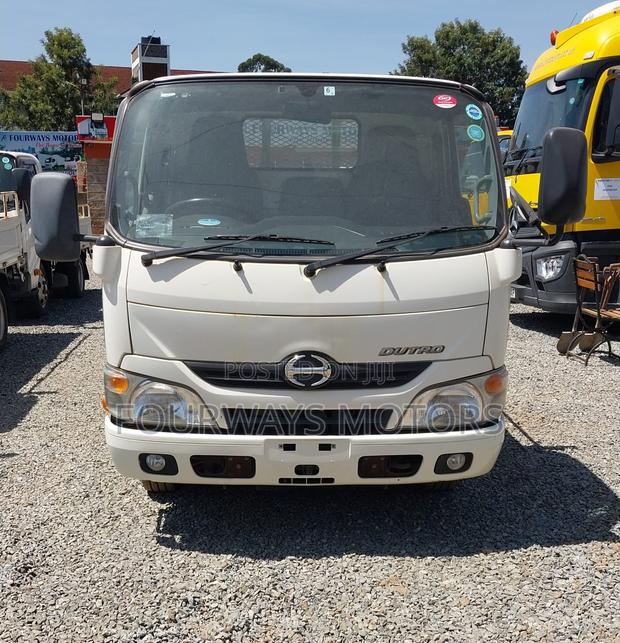Hino Dutro 2016 White