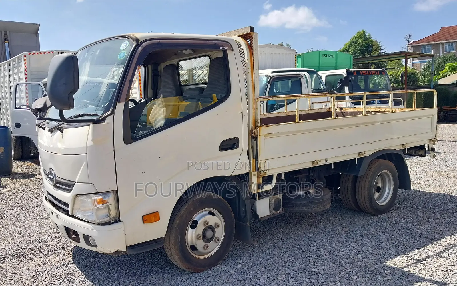 Hino Dutro 2015