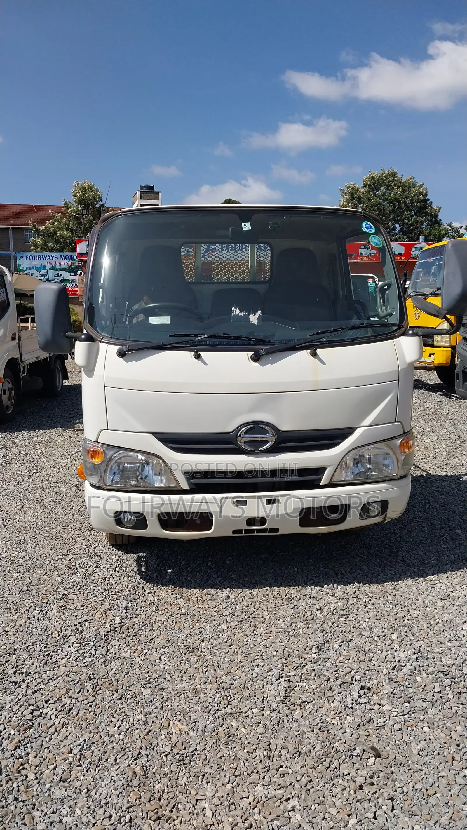 Hino Dutro 2015