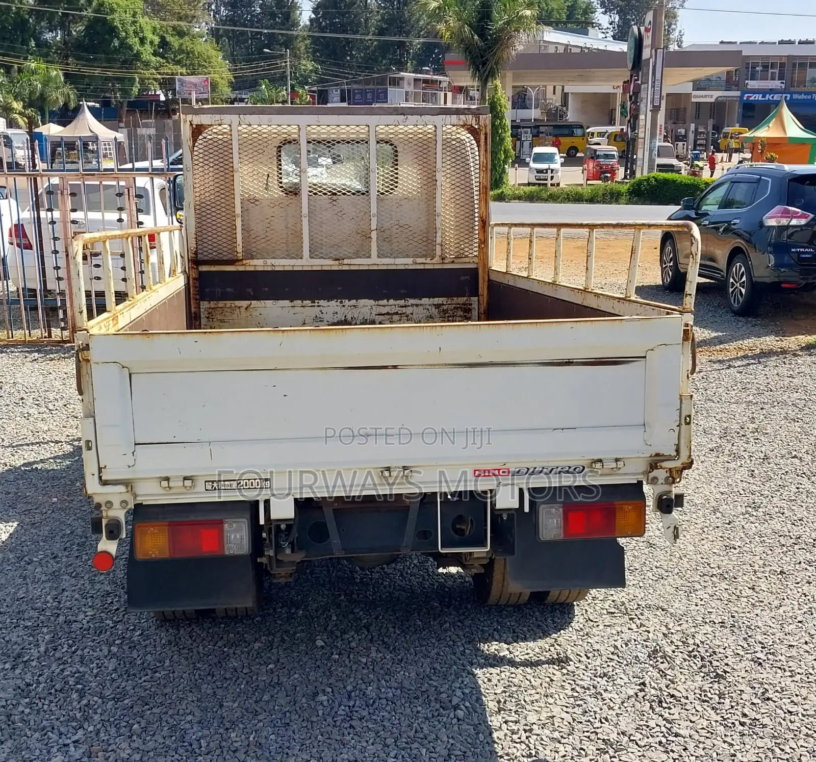 Hino Dutro 2015