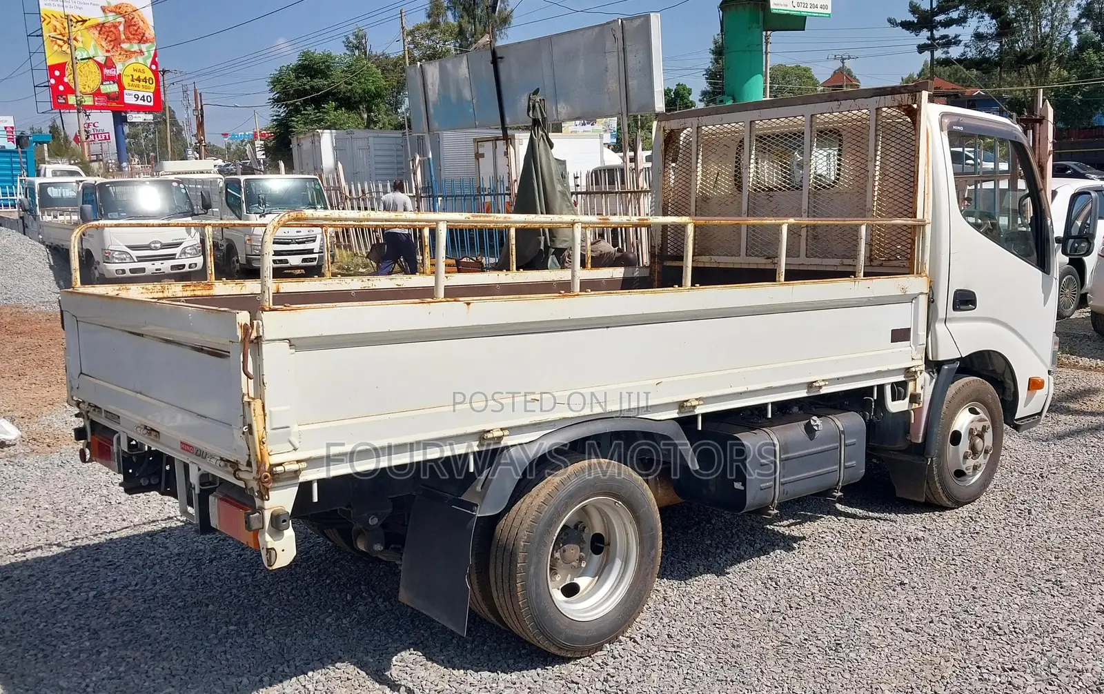 Hino Dutro 2015