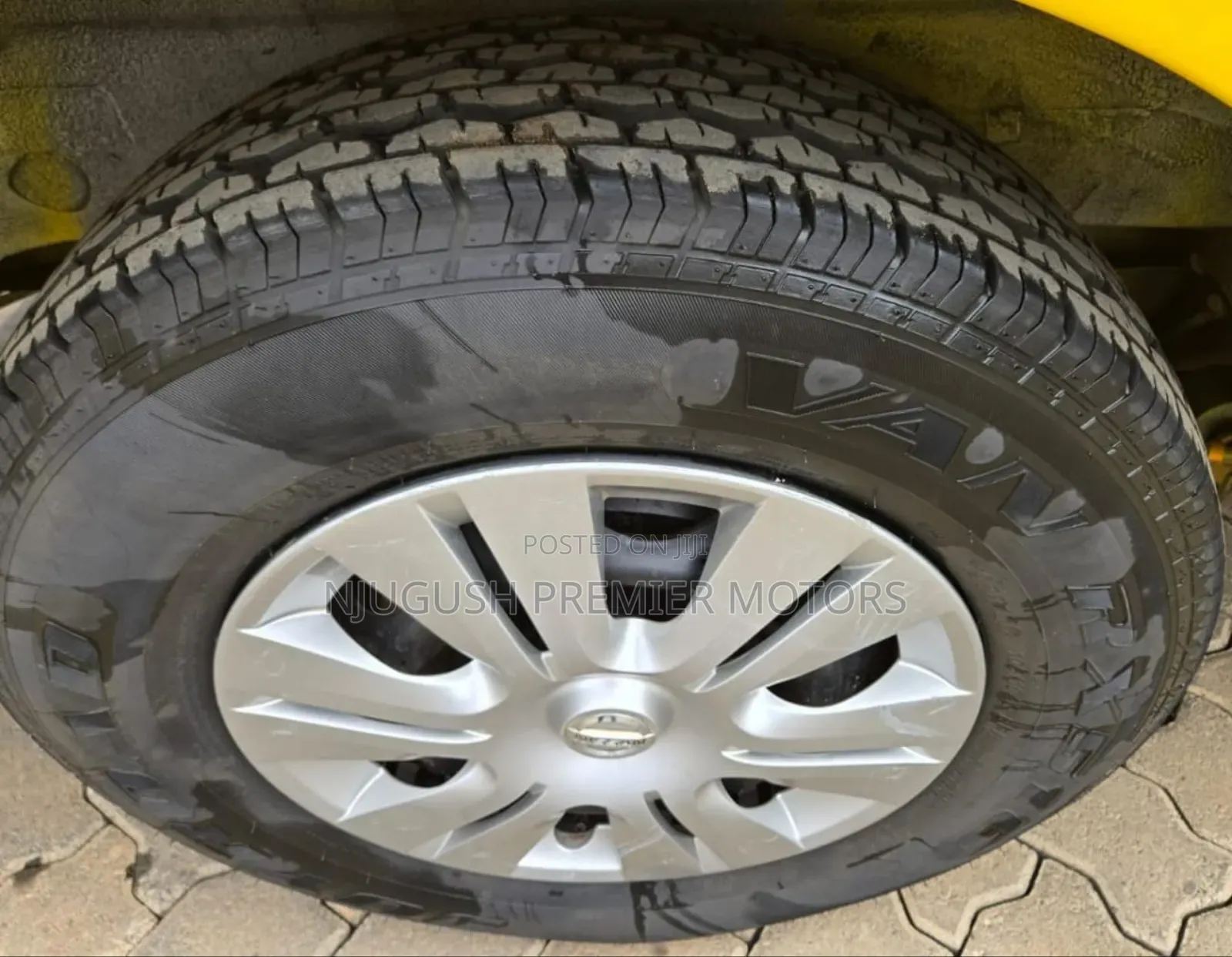 Nissan Caravan (Urvan) 2008 Yellow
