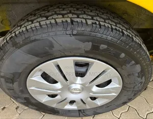 Nissan Caravan (Urvan) 2008 Yellow
