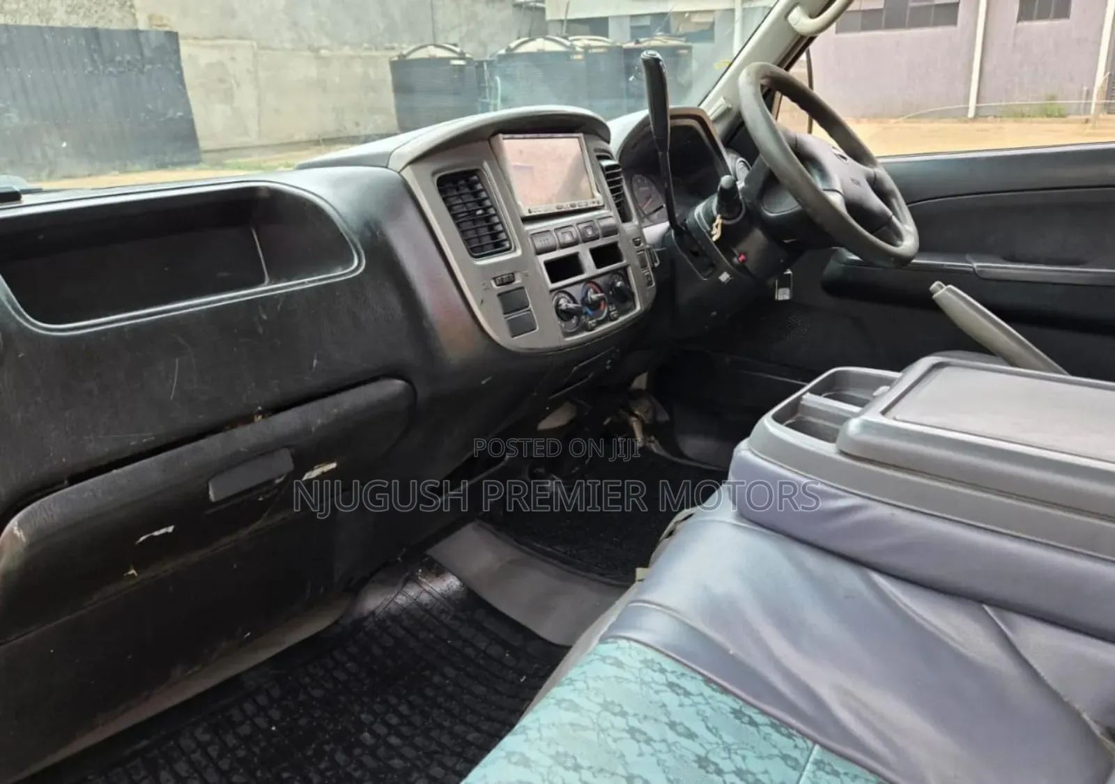 Nissan Caravan (Urvan) 2008 Yellow