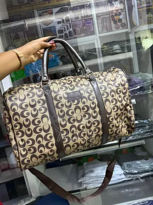 Sleek and Spacious Travelling Bag