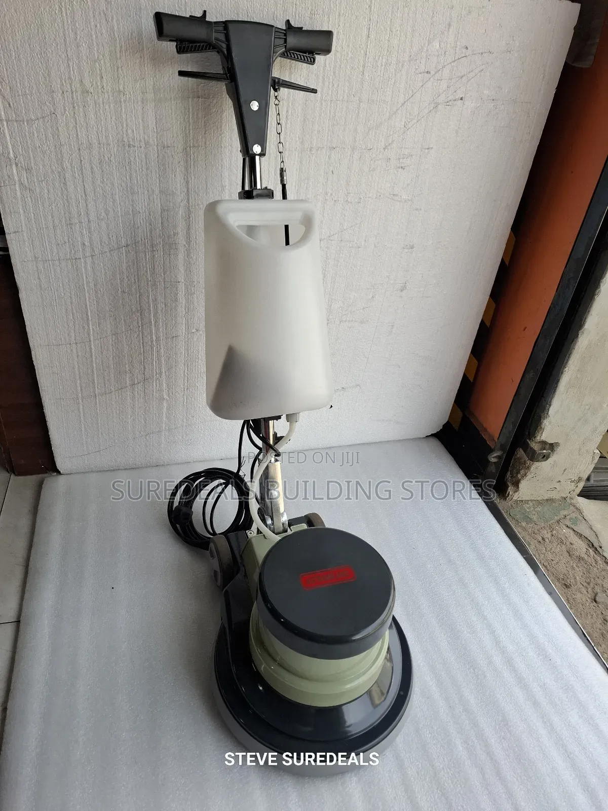 Am005 Astramilano Floor Scrubber With *Brushes*