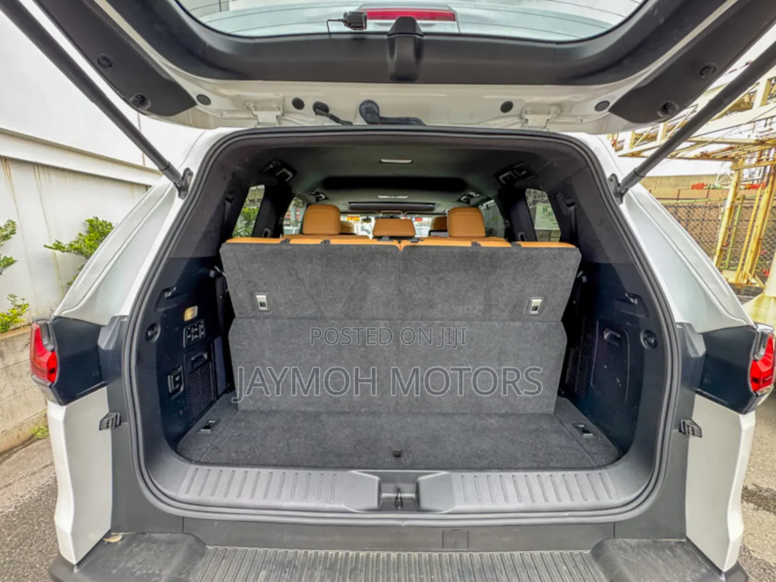 Lexus LX 600 2023 Pearl