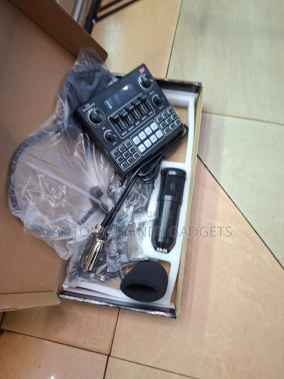 Bm800 Microphone And V9 Live Sound Card For Podcasting