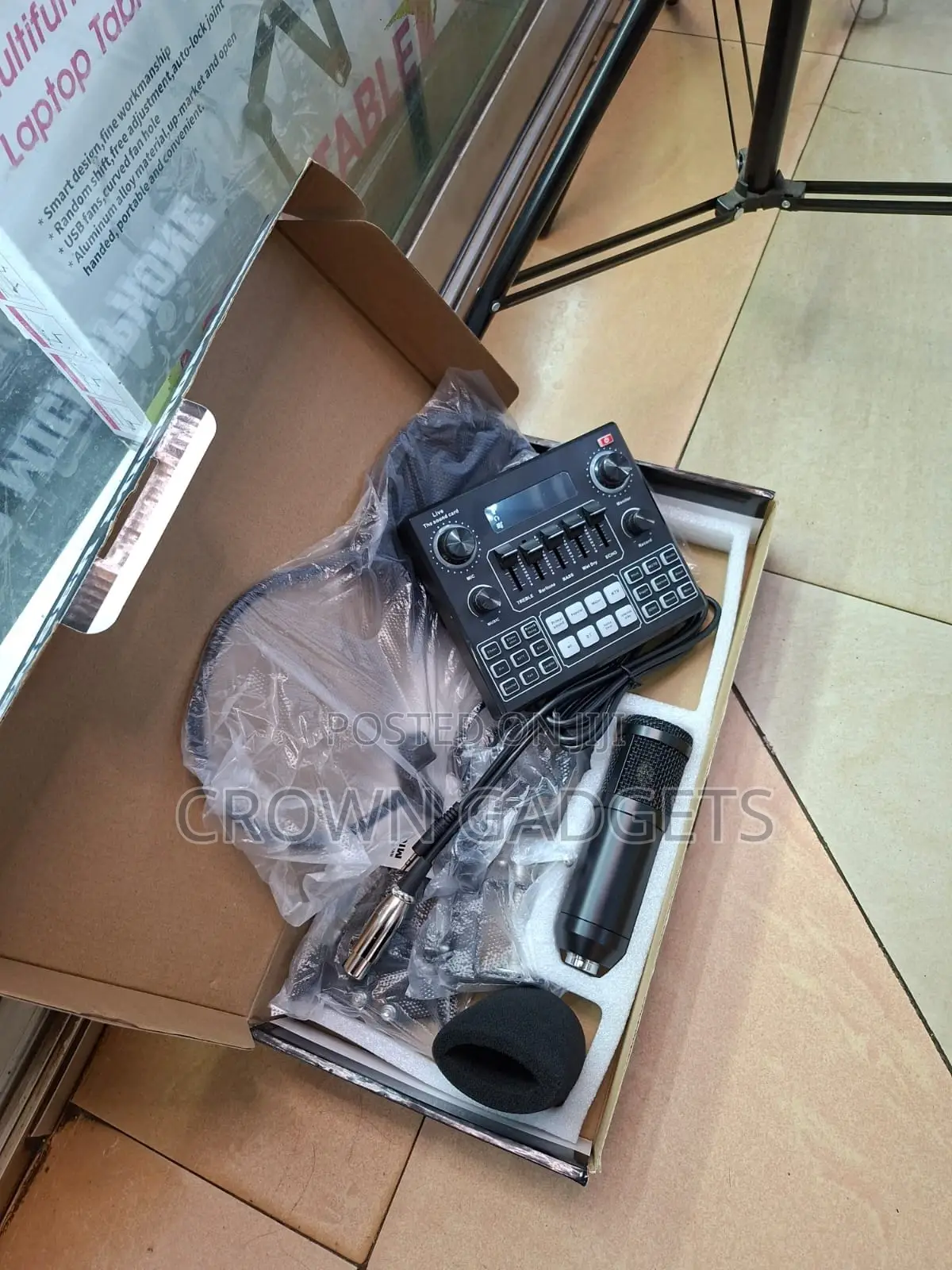 Bm800 Professional Mic and V9 Sound Card Set for Creators