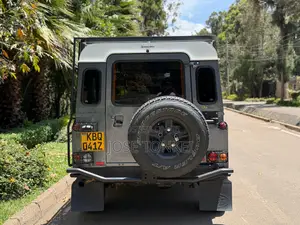 Land Rover Defender Puma 110 2.4 TD 2011 Gray