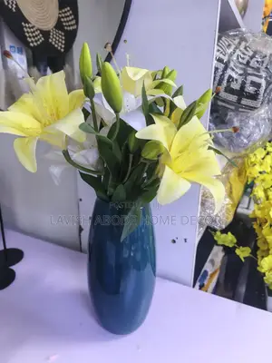 Nordic Style Modern Green Ceramic Vase With Lily Flowers