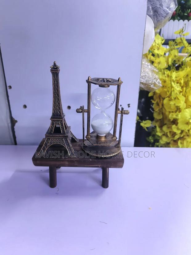 Eiffel Tower Featuring Hour Glass - thumbnail 2