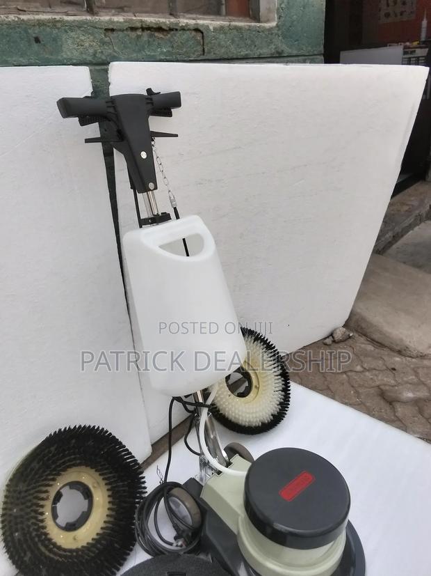 Floor Scrubber - thumbnail 3