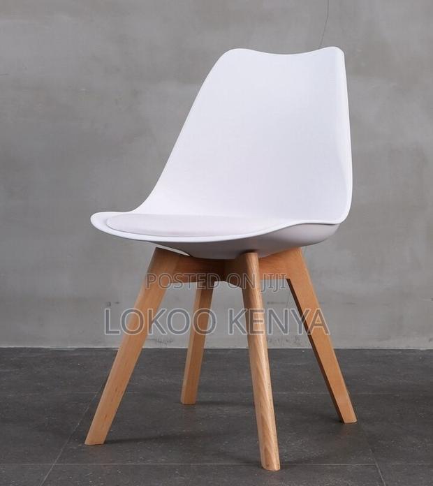 Dining Chair : Eames Style Cushioned Plastic Dining Chairs