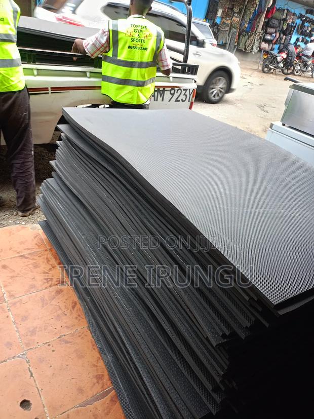 Carpet Flooring/ Gym Tiles// Work Out Mats