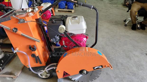 Hemy Duty Honda Powered Conrete/Road Cutter Machine. - thumbnail 2