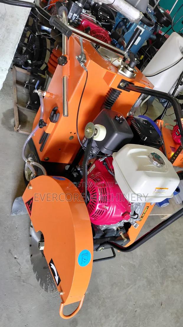 Hemy Duty Honda Powered Conrete/Road Cutter Machine. - thumbnail 4