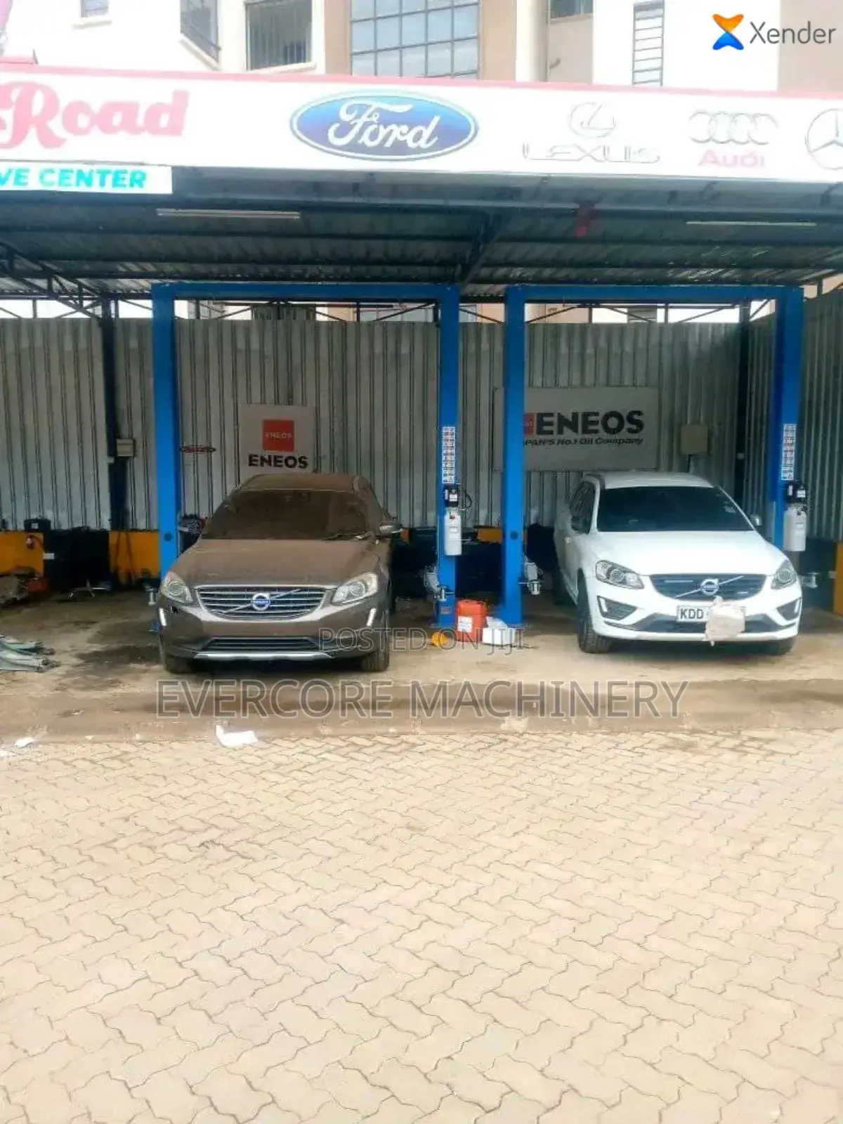 Heavy Commercial Two Post Lift Machine 4000kg Electric Powered.