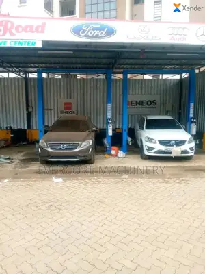 Heavy Commercial Two Post Lift Machine 4000kg Electric Powered.