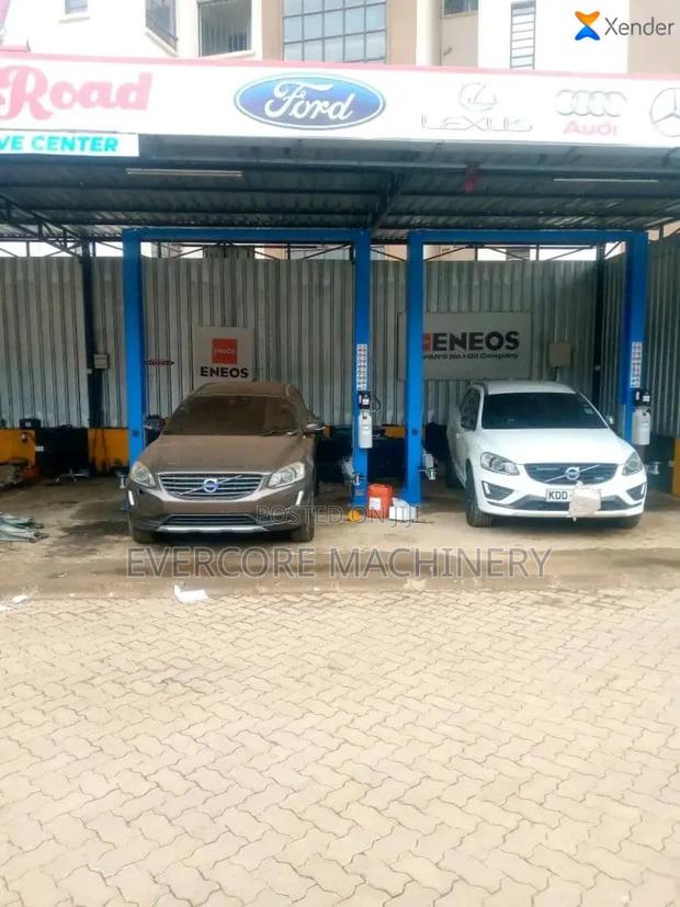 Heavy Commercial Two Post Lift Machine 4000kg Electric Powered.