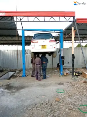 Heavy Commercial Two Post Lift Machine 4000kg Electric Powered.