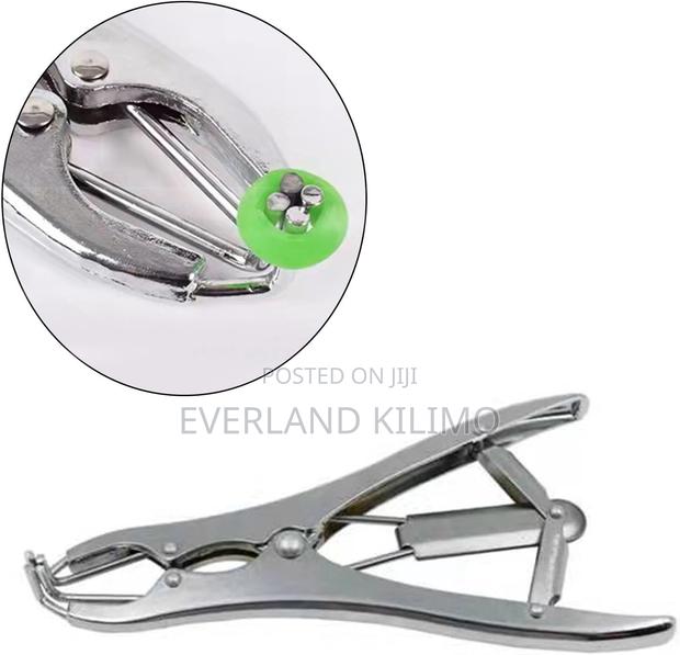 Farm-Tested Metallic Estrator - main view