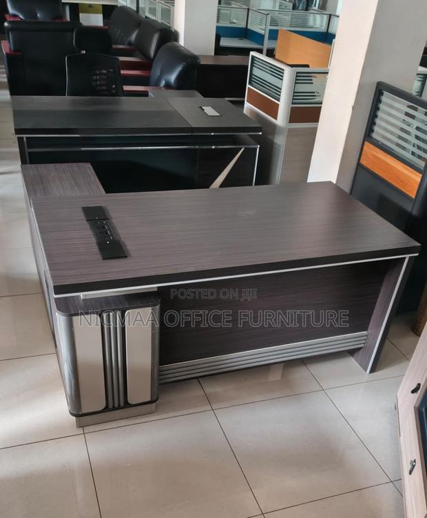 Accents Power Integration Advanced Desk - main view