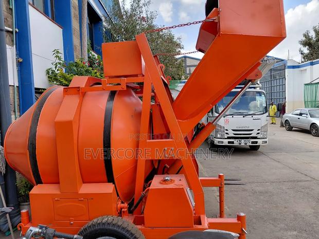 Commercial Self-Loading Concrete Mixer Diesel Fully Hydraulic. - main view