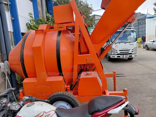 Commercial Self-Loading Concrete Mixer Diesel Fully Hydraulic. - thumbnail 4