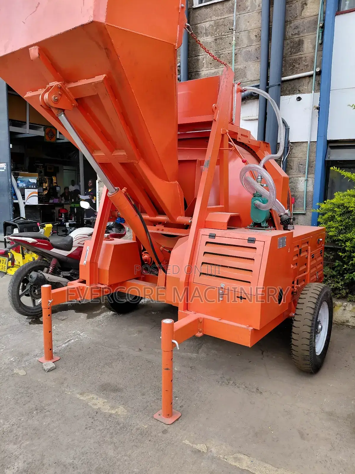 Commercial Self-Loading Concrete Mixer Diesel Fully Hydraulic.