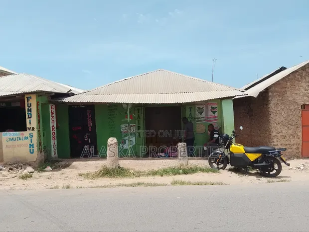 8bdrm Bungalow in Likoni for sale