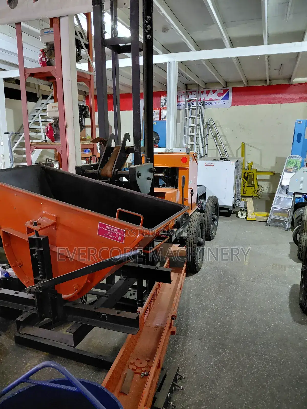 Ccommercial Concrete Tower Crane/Hoist With Bucket and 30m Rail.