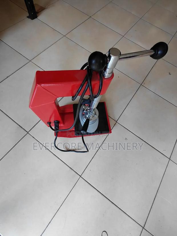 Hheavy Duty Small Tyre Vulcanizer Machine. - main view