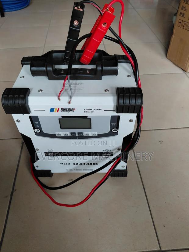 Personal Vehicle Portable Battery Charger Machine - main view