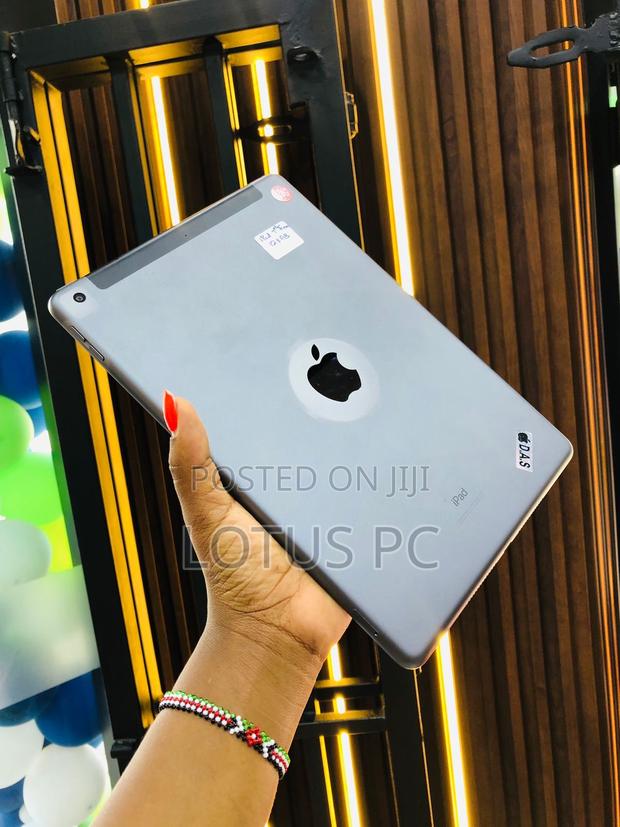 Apple iPad 10.2 (2020) 128 GB Silver - main view