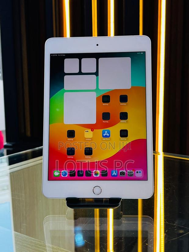 Apple iPad mini 5 256 GB Silver - main view