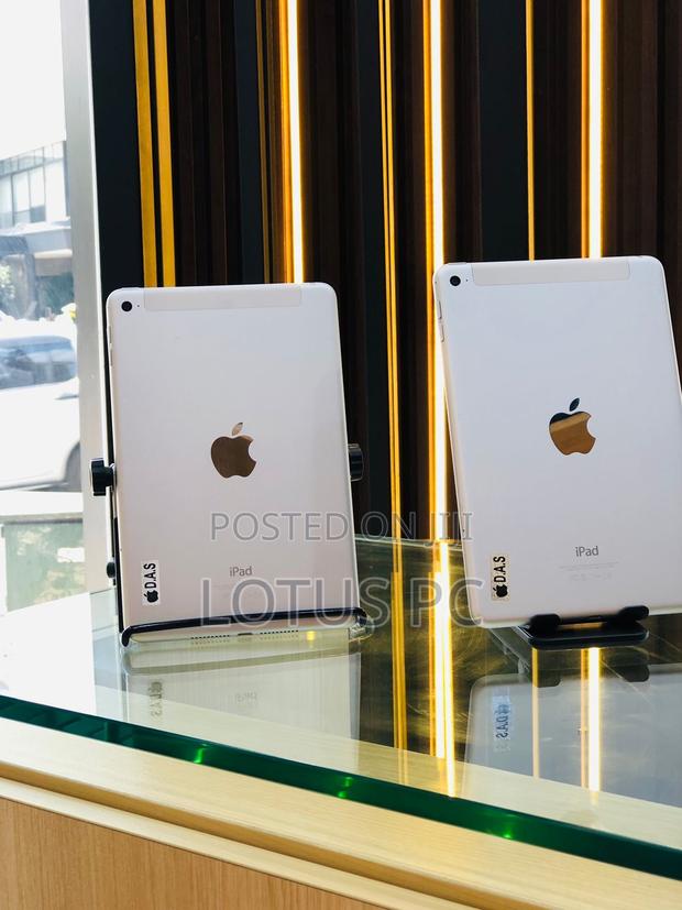 Apple iPad mini 4 128 GB Silver - main view