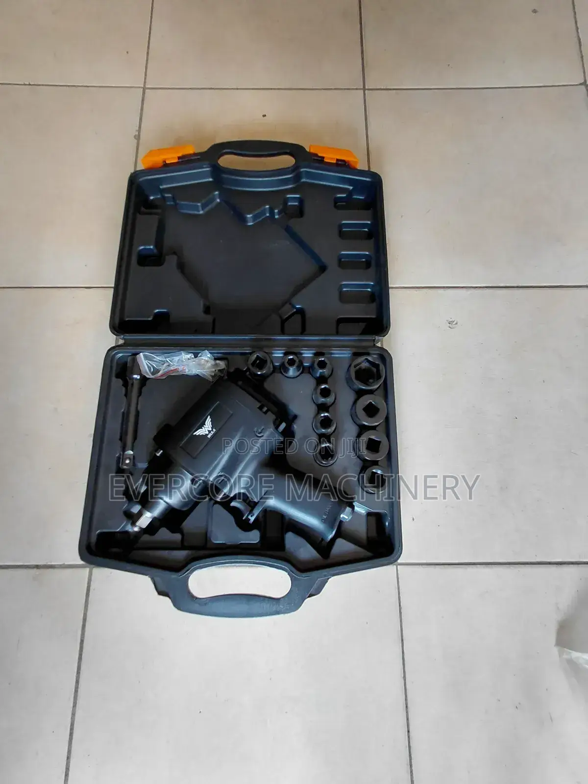 Hemy Duty Half Inch Pneumatic Impact Wrench Machine With Accessories.