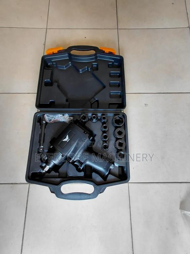 Hemy Duty Half Inch Pneumatic Impact Wrench Machine With Accessories. - main view
