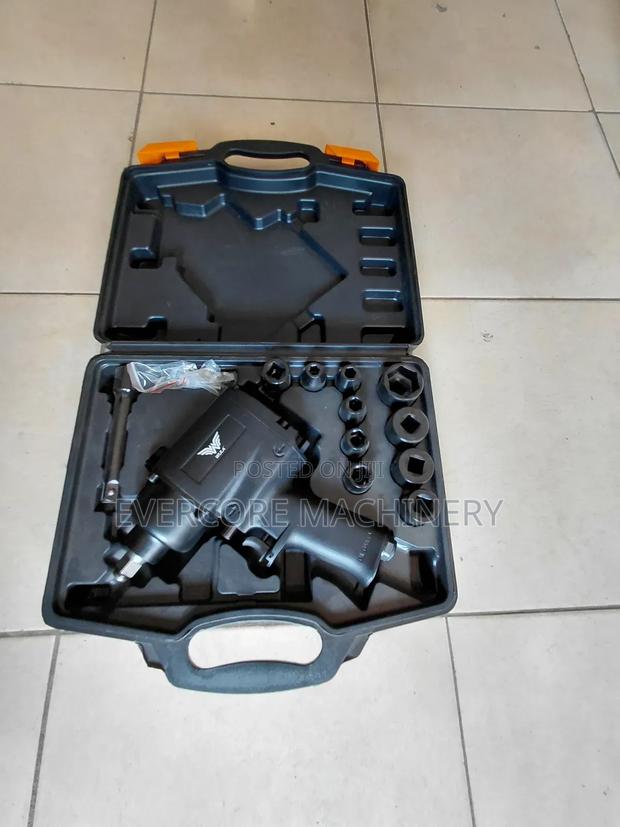 Hemy Duty Half Inch Pneumatic Impact Wrench Machine With Accessories. - thumbnail 3