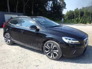 Volvo V40 2018 Black