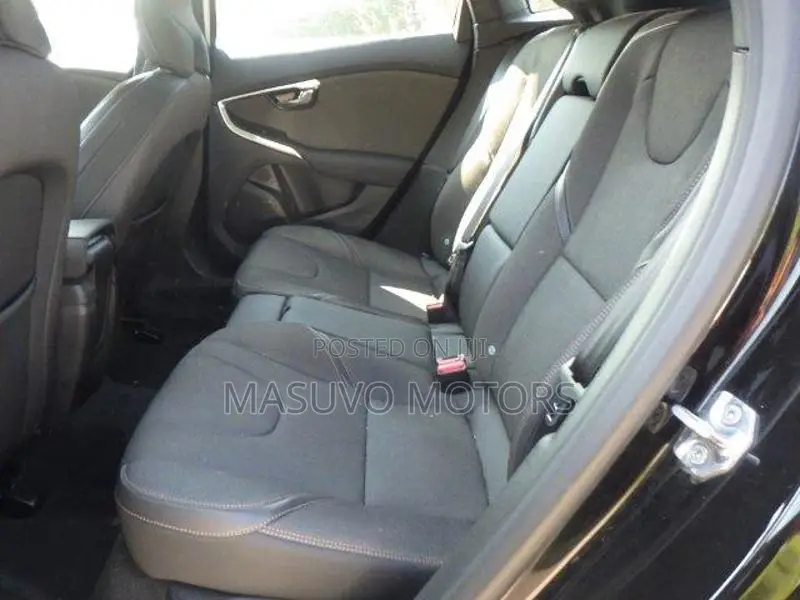 Volvo V40 2018 Black