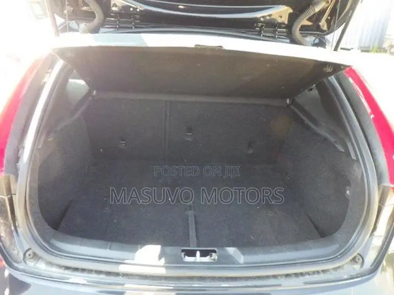 Volvo V40 2018 Black