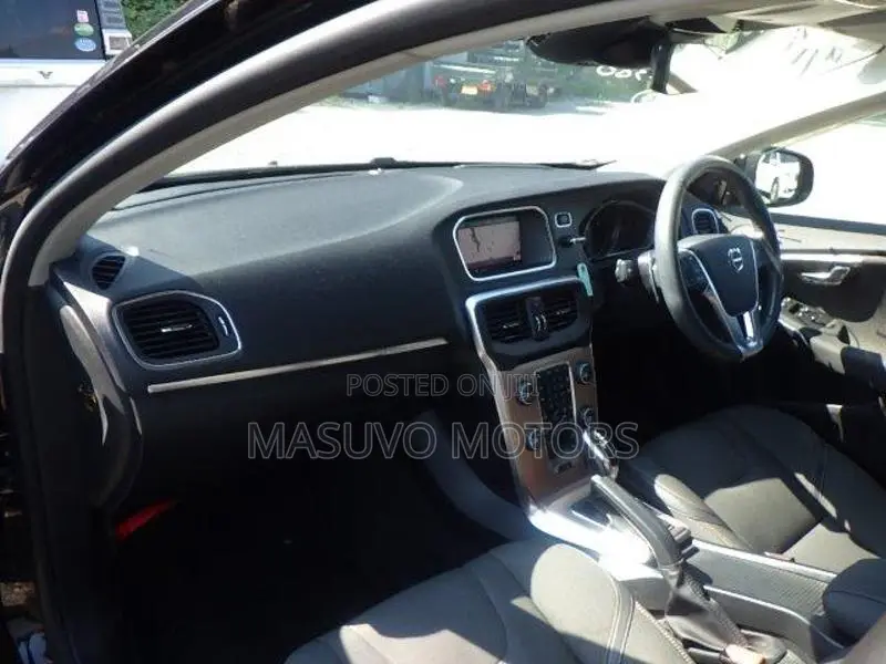 Volvo V40 2018 Black