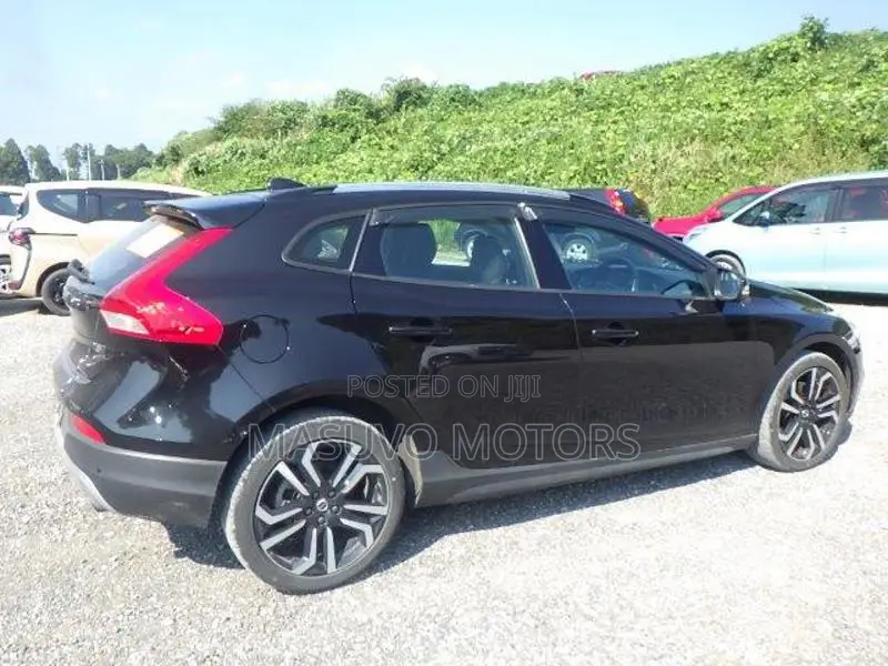 Volvo V40 2018 Black
