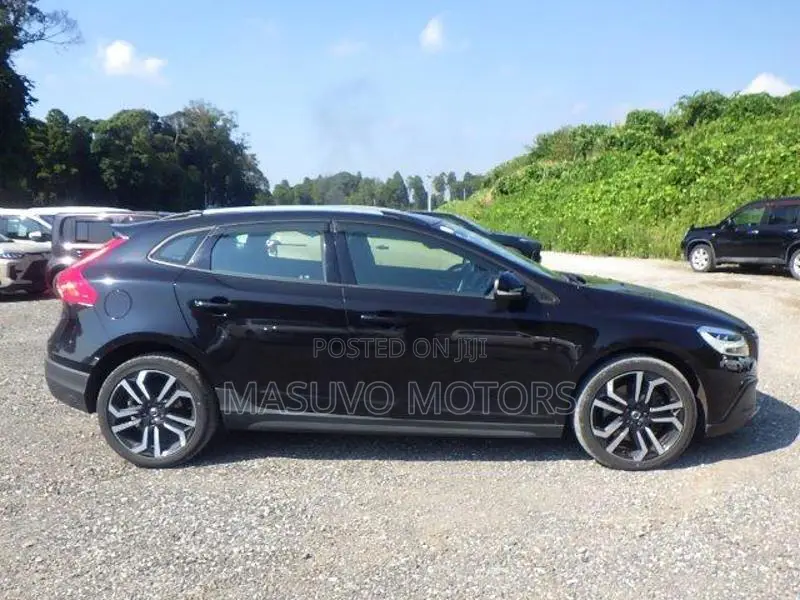 Volvo V40 2018 Black