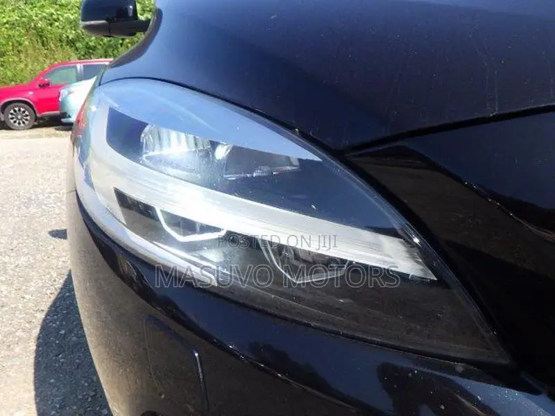 Volvo V40 2018 Black